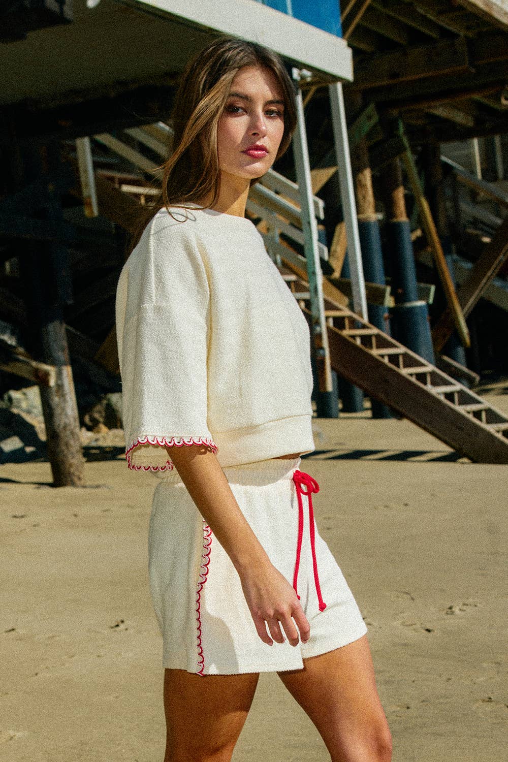 Cream And Red Scallop Set