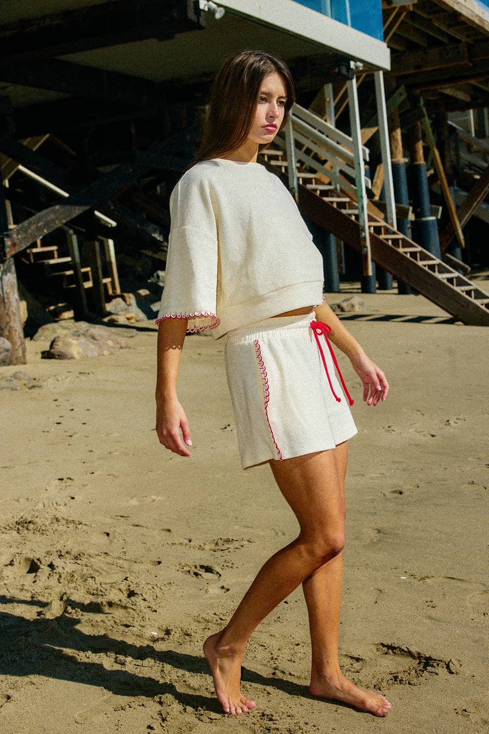 Cream And Red Scallop Set