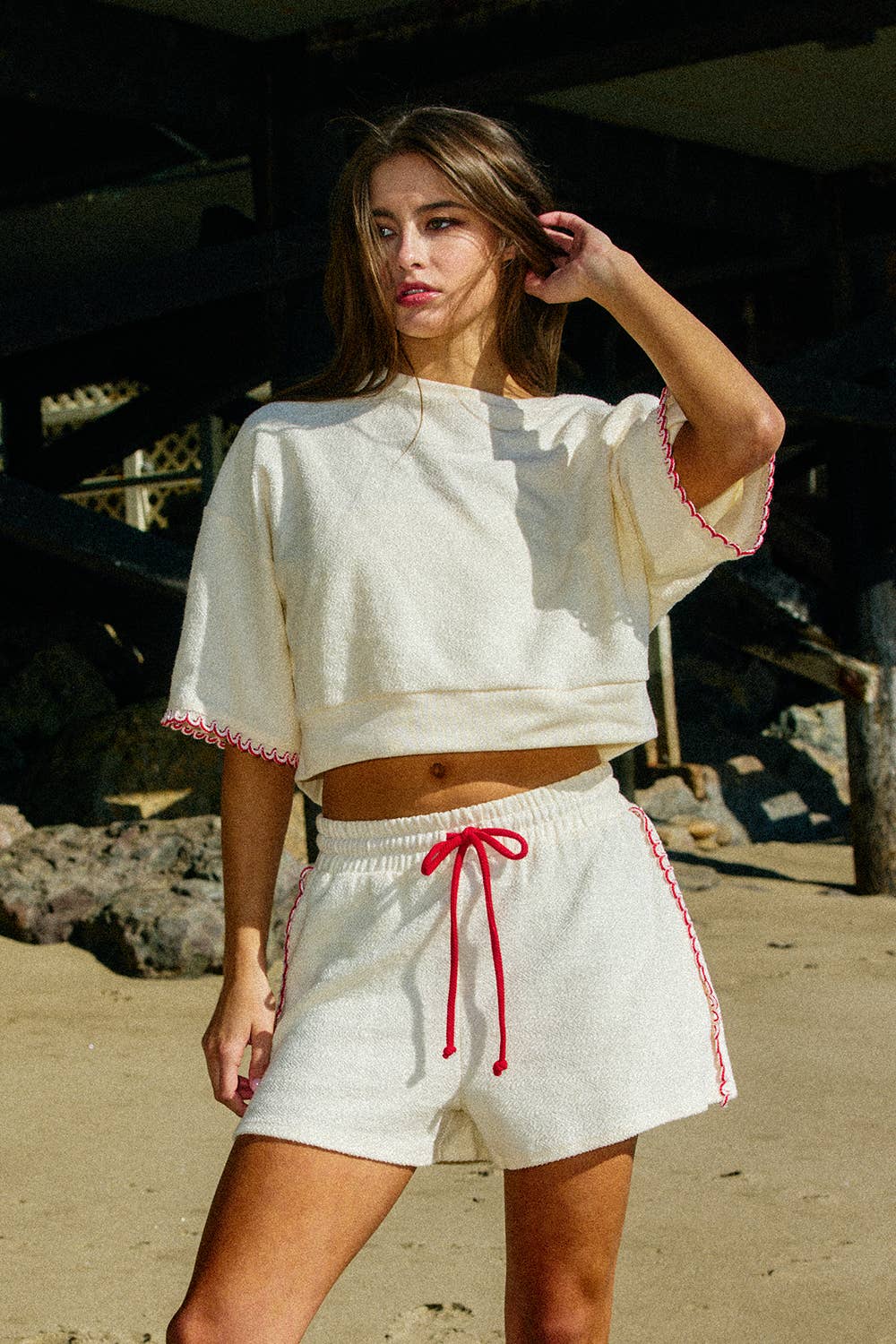 Cream And Red Scallop Set